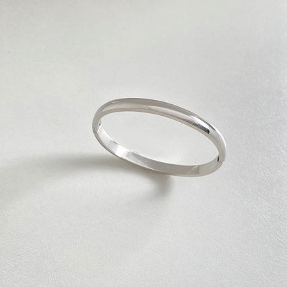 Retro Minimalistic Gold Buckle Bracelet